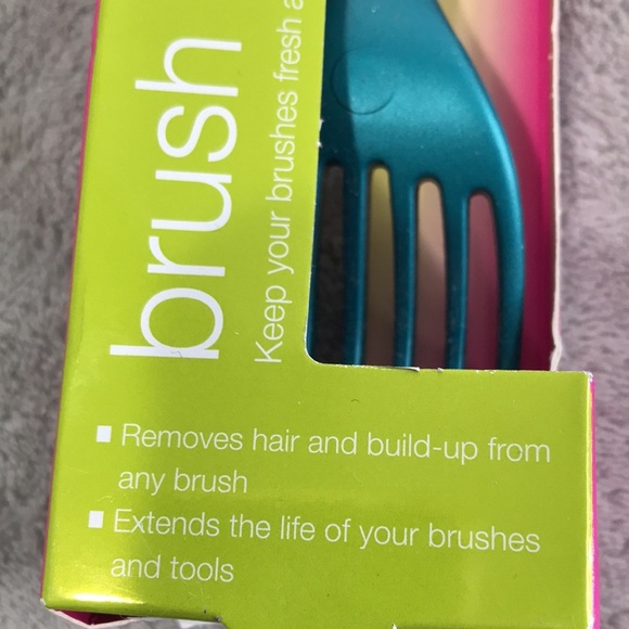 Beauty Tool Bundle Ohii, Wetbrush, and J.Cat New - Picture 3 of 13